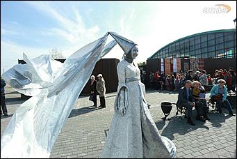 16 сентября 2017 г., Барнаул. Екатерина Смолихина   "Арбат", чумовой оркестр и "Корни": как барнаульцы отгуляли День города