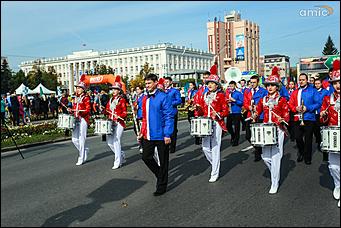 16 сентября 2017 г., Барнаул. Екатерина Смолихина   "Арбат", чумовой оркестр и "Корни": как барнаульцы отгуляли День города