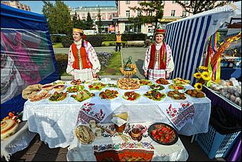 16 сентября 2017 г., Барнаул. Екатерина Смолихина   "Арбат", чумовой оркестр и "Корни": как барнаульцы отгуляли День города