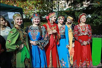 16 сентября 2017 г., Барнаул. Екатерина Смолихина   "Арбат", чумовой оркестр и "Корни": как барнаульцы отгуляли День города