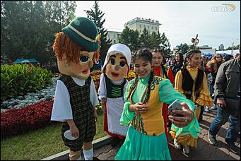 16 сентября 2017 г., Барнаул. Екатерина Смолихина   "Арбат", чумовой оркестр и "Корни": как барнаульцы отгуляли День города