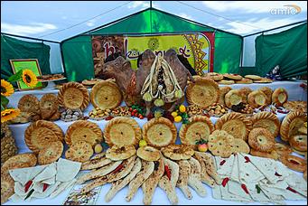 16 сентября 2017 г., Барнаул. Екатерина Смолихина   "Арбат", чумовой оркестр и "Корни": как барнаульцы отгуляли День города