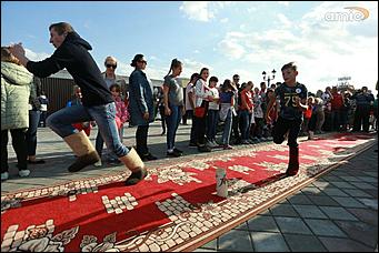 16 сентября 2017 г., Барнаул. Екатерина Смолихина   "Арбат", чумовой оркестр и "Корни": как барнаульцы отгуляли День города