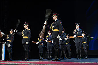 10 ноябрь 2016 г., Барнаул © Амител Вячеслав Мельников   Как поздравляли сотрудников МВД в Барнауле. Фоторепортаж