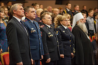 10 ноябрь 2016 г., Барнаул © Амител Вячеслав Мельников   Как поздравляли сотрудников МВД в Барнауле. Фоторепортаж