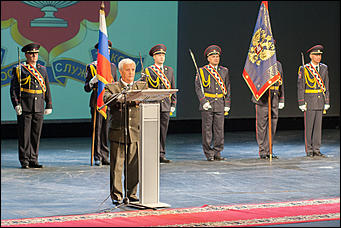 10 ноябрь 2016 г., Барнаул © Амител Вячеслав Мельников   Как поздравляли сотрудников МВД в Барнауле. Фоторепортаж