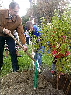 17 сентября 2009 г., Барнаул   Закладка "Аллеи будущего" в Барнауле