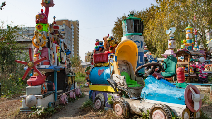 5 октябрь 2016 г., Барнаул &copy; Амител Вячеслав Мельников   Сюрреализм и солдатская смекалка: когда за детскую площадку берется военный