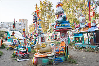 5 октябрь 2016 г., Барнаул © Амител Вячеслав Мельников   Сюрреализм и солдатская смекалка: когда за детскую площадку берется военный