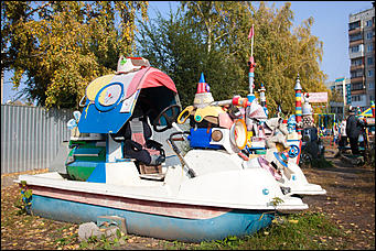 5 октябрь 2016 г., Барнаул © Амител Вячеслав Мельников   Сюрреализм и солдатская смекалка: когда за детскую площадку берется военный