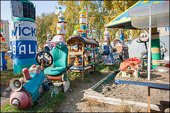 5 октябрь 2016 г., Барнаул © Амител Вячеслав Мельников   Сюрреализм и солдатская смекалка: когда за детскую площадку берется военный