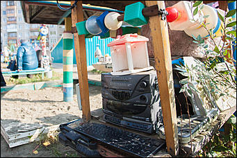 5 октябрь 2016 г., Барнаул © Амител Вячеслав Мельников   Сюрреализм и солдатская смекалка: когда за детскую площадку берется военный