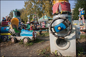 5 октябрь 2016 г., Барнаул © Амител Вячеслав Мельников   Сюрреализм и солдатская смекалка: когда за детскую площадку берется военный