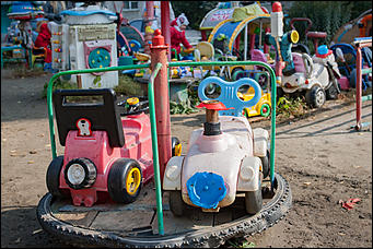 5 октябрь 2016 г., Барнаул © Амител Вячеслав Мельников   Сюрреализм и солдатская смекалка: когда за детскую площадку берется военный