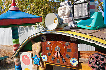 5 октябрь 2016 г., Барнаул © Амител Вячеслав Мельников   Сюрреализм и солдатская смекалка: когда за детскую площадку берется военный