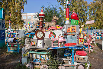 5 октябрь 2016 г., Барнаул © Амител Вячеслав Мельников   Сюрреализм и солдатская смекалка: когда за детскую площадку берется военный