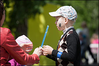 1 июнь 2016 г., Барнаул © Амител Вячеслав Мельников   На лодке в фонтане: как празднуют День защиты детей в Барнауле? 