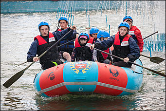 1 июнь 2016 г., Барнаул © Амител Вячеслав Мельников   На лодке в фонтане: как празднуют День защиты детей в Барнауле? 