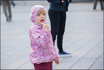 1 июнь 2016 г., Барнаул © Амител Вячеслав Мельников   На лодке в фонтане: как празднуют День защиты детей в Барнауле? 