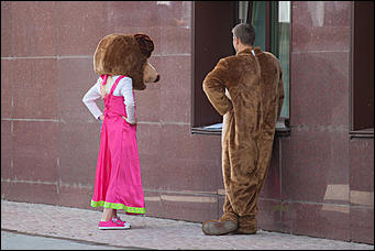 1 июнь 2016 г., Барнаул © Амител Вячеслав Мельников   На лодке в фонтане: как празднуют День защиты детей в Барнауле? 