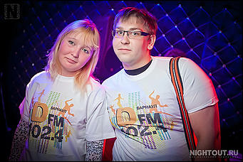 1 май 2012 г., Барнаул   Танцы с медведем. Радиостанция «DFM» в Барнауле отпраздновала свой день рождения