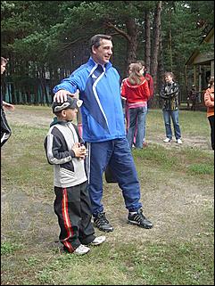 23 июля 2009 г., Барнаул   Футболисты барнаульского «Динамо» встретились с воспитанниками детских домов