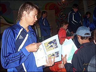 23 июля 2009 г., Барнаул   Футболисты барнаульского «Динамо» встретились с воспитанниками детских домов