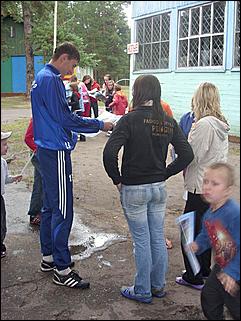 23 июля 2009 г., Барнаул   Футболисты барнаульского «Динамо» встретились с воспитанниками детских домов