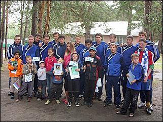 23 июля 2009 г., Барнаул   Футболисты барнаульского «Динамо» встретились с воспитанниками детских домов