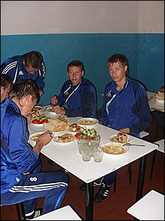 23 июля 2009 г., Барнаул   Футболисты барнаульского «Динамо» встретились с воспитанниками детских домов