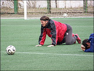 22 апреля 2009 г., Барнаул   Одна из последних тренировок барнаульского «Динамо» перед стартом в чемпионате России по футболе во втором дивизионе зоны «Восток»