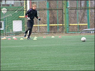 22 апреля 2009 г., Барнаул   Одна из последних тренировок барнаульского «Динамо» перед стартом в чемпионате России по футболе во втором дивизионе зоны «Восток»