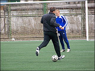 22 апреля 2009 г., Барнаул   Одна из последних тренировок барнаульского «Динамо» перед стартом в чемпионате России по футболе во втором дивизионе зоны «Восток»