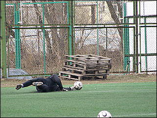 22 апреля 2009 г., Барнаул   Одна из последних тренировок барнаульского «Динамо» перед стартом в чемпионате России по футболе во втором дивизионе зоны «Восток»
