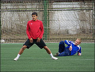 22 апреля 2009 г., Барнаул   Одна из последних тренировок барнаульского «Динамо» перед стартом в чемпионате России по футболе во втором дивизионе зоны «Восток»