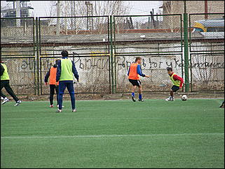 22 апреля 2009 г., Барнаул   Одна из последних тренировок барнаульского «Динамо» перед стартом в чемпионате России по футболе во втором дивизионе зоны «Восток»