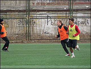 22 апреля 2009 г., Барнаул   Одна из последних тренировок барнаульского «Динамо» перед стартом в чемпионате России по футболе во втором дивизионе зоны «Восток»