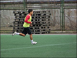 22 апреля 2009 г., Барнаул   Одна из последних тренировок барнаульского «Динамо» перед стартом в чемпионате России по футболе во втором дивизионе зоны «Восток»