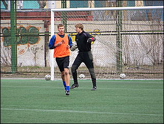 22 апреля 2009 г., Барнаул   Одна из последних тренировок барнаульского «Динамо» перед стартом в чемпионате России по футболе во втором дивизионе зоны «Восток»