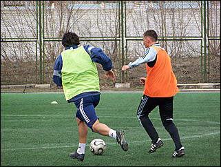 22 апреля 2009 г., Барнаул   Одна из последних тренировок барнаульского «Динамо» перед стартом в чемпионате России по футболе во втором дивизионе зоны «Восток»