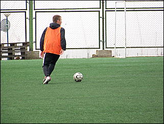 22 апреля 2009 г., Барнаул   Одна из последних тренировок барнаульского «Динамо» перед стартом в чемпионате России по футболе во втором дивизионе зоны «Восток»