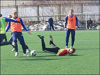 18 апреля 2010 г., Барнаул   Тренировочный матч барнаульского «Динамо» против своего молодежного состава