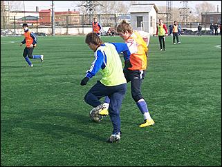 18 апреля 2010 г., Барнаул   Тренировочный матч барнаульского «Динамо» против своего молодежного состава