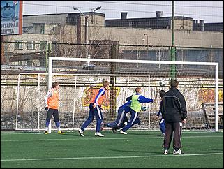 18 апреля 2010 г., Барнаул   Тренировочный матч барнаульского «Динамо» против своего молодежного состава