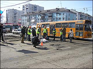 10 апреля 2010 г., Барнаул   "Операция дырка" активистов Drom.ru