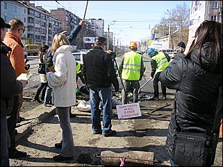 10 апреля 2010 г., Барнаул   "Операция дырка" активистов Drom.ru