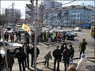 10 апреля 2010 г., Барнаул   "Операция дырка" активистов Drom.ru