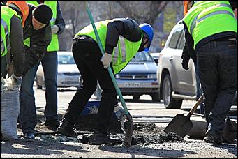10 апреля 2010 г., Барнаул   "Операция дырка" активистов Drom.ru