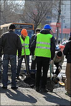 10 апреля 2010 г., Барнаул   "Операция дырка" активистов Drom.ru