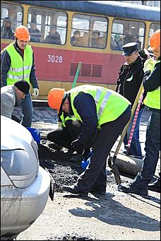 10 апреля 2010 г., Барнаул   "Операция дырка" активистов Drom.ru